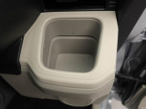 カップホルダーは運転席や助手席からちょうど手の届く位置です!!