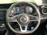 【純正革巻きステアリング】上質な革を使用することで、手にしっかり馴染みとても運転しやすいハンドルです♪