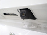バックカメラが付いているので後方確認が非常にしやすいです。今や運転初心者も熟練者も必須装備!ついていて損はないですね♪