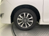 機敏さを引き立てる純正アルミ 195/65 R15 装着!