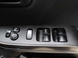 運転席から左右のドアミラーの開閉が可能です♪駐車場でのドアミラーの折り畳みが簡単です♪