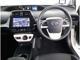 高いホールド性で運転姿勢が安定します。長距離ドライブでも疲れにくいのが魅力です。快適なドライビングライフをお送りください♪
