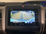 【バックカメラ】運転が苦手な方も車庫入れラクラクです!ギアをリバースに入れれば自動的に切り換わりますので、面倒な操作は不要です♪狭い駐車場もお車を傷つけず安心ですね!