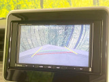 【バックカメラ】駐車時に後方がリアルタイム映像で確認できます。大型商業施設や立体駐車場での駐車時や、夜間のバック時に大活躍!運転スキルに関わらず、今や必須となった装備のひとつです!