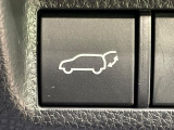 【パワーバックドア】スマートキーや運転席のボタンを押すだけでリアゲートが自動で開閉します!荷物を持っている時や、高い位置にあるバックドアを閉める際に便利な機能です♪