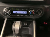 エアコンはオートエアコン付きになります。お好みの温度設定にすれば車内の温度を検知し自動で調整してくれます。暑い日は寒い日は特にオススメです♪