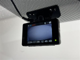 【ドライブレコーダー】映像・音声などを記録する車載装置です。もしもの事故の際の記録はもちろん、旅行の際の思い出としてドライブの映像を楽しむこともできます。