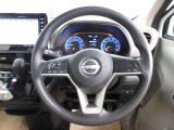 運転が楽しくなる明るく開放的な運転席まわりです。