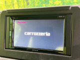 【ディスプレイオーディオ】お持ちのスマホやMP3プレイヤーとの無線接続で音楽再生が可能!コードで繋ぐわずらわしさも無く、手軽にお気に入りの音楽を楽しめます。