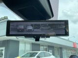 スマートルームミラーが付いております。バックドアについてますカメラと連動して、後方の映像がルームミラーに映ります。