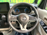 インテリアに合わせたデザインのステアリングは、運転される方のことも考え、運転しやすい形状、大きさです。是非一度、実際に触ってお確かめください。