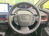 インテリアに合わせたデザインのステアリングは、運転される方のことも考え、運転しやすい形状、大きさです。是非一度、実際に触ってお確かめください。