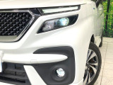 【LEDヘッドライト】悪天候や夜間走行時も良好な視界を確保し安心して運転できる高輝度LEDヘッドライトを装備!点灯速度が早く、消費電力も抑えられています。