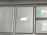 【パワーバックドア】スマートキーや運転席のボタンを押すだけでリアゲートが自動で開閉します!荷物を持っている時や、高い位置にあるバックドアを閉める際に便利な機能です♪