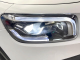 ●LEDヘッドライト:夜間走行時も良好な視界を確保し安心して運転できる高輝度LEDヘッドライトを装備!点灯速度が早く、消費電力も抑えられています。