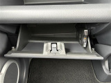 【グローブボックス】大容量のグローブボックスです!!車検証ケース他、日頃使う小物類の収納スペースもたくさんあります!