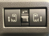 【両側パワースライドドア】スマートキーや運転席のスイッチで後席両側スライドドアの開閉が可能♪電動だから力を入れてドアを開ける必要が無く、小さなお子様でも簡単に開け閉めでき快適です♪