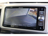 バックカメラが装備されており、後方の安全確認はもちろんのこと狭い場所での駐車や雨の日・夜間など視界の悪いコンディションでのストレスの軽減にもなります!