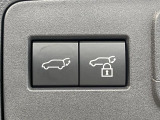 【パワーバックドア】スマートキーや運転席のボタンを押すだけでリアゲートが自動で開閉します!荷物を持っている時や、高い位置にあるバックドアを閉める際に便利な機能です♪