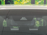 【プリクラッシュセーフティ】前方の車両等を検知し、衝突しそうな時は警報で注意を促し、ブレーキを踏む力をサポート。ブレーキを踏めなかった場合は衝突被害軽減ブレーキが作動、衝突回避をサポートします。