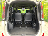 普段のお買い物や通勤、送迎等に十分な荷室スペースを確保しております。セカンドシートを倒すと、大きな荷物の積載も可能です♪