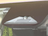 【ホンダセンシング】走行中に前方の車両等を認識し、衝突しそうな時は警報とブレーキで衝突回避と被害軽減をアシスト。より安全にドライブをお楽しみいただけます。