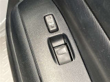 運転席にはパワーウインドウが付いてます。