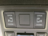 【両側パワースライドドア】スマートキーや運転席のスイッチで後席両側スライドドアの開閉が可能♪電動だから力を入れてドアを開ける必要が無く、小さなお子様でも簡単に開け閉めでき快適です♪