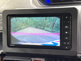 【バックカメラ】駐車時に後方がリアルタイム映像で確認できます。大型商業施設や立体駐車場での駐車時や、夜間のバック時に大活躍!運転スキルに関わらず、今や必須となった装備のひとつです!