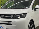 【LEDヘッドライト】悪天候や夜間走行時も良好な視界を確保し安心して運転できる高輝度LEDヘッドライトを装備!点灯速度が早く、消費電力も抑えられています。