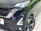 【LEDヘッドライト】悪天候や夜間走行時も良好な視界を確保し安心して運転できる高輝度LEDヘッドライトを装備!点灯速度が早く、消費電力も抑えられています。