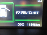 たとえばダイハツのお店にある、たくさんのスマアシ搭載車は、正常に作動する事をしっかり確認します。