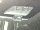 【三菱e-Assist】走行中に前方の車両等を認識し、衝突しそうな時は警報とブレーキで衝突回避と被害軽減をアシスト。より安全にドライブをお楽しみいただけます。