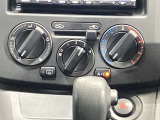 【マニュアルエアコン】ダイヤルをまわして簡単に温度調整が可能!車内も快適♪