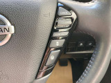 ステアリングのボタン操作で高速道路で運転のアシストをしてくれます。