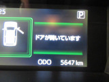 たとえばダイハツのお店にある、たくさんのスマアシ搭載車は、正常に作動する事をしっかり確認します。