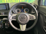 インテリアに合わせたデザインのステアリングは、運転される方のことも考え、運転しやすい形状、大きさです。是非一度、実際に触ってお確かめください。