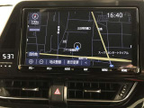 純正ナビを装備。タッチパネル式で使いやすく、お出かけもラクラクです。