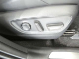 運転席パワーシート搭載。微妙な調整が手軽にでき、ピッタリのポジションで運転することが可能です。