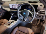 ☆センターパネルを運転席側に僅かに傾けたBMW独特のインパネ☆【駆け抜ける歓び】はここからもスタートしております☆