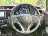 インテリアに合わせたデザインのステアリングは、運転される方のことも考え、運転しやすい形状、大きさです。是非一度、実際に触ってお確かめください。