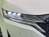 【LEDヘッドライト】悪天候や夜間走行時も良好な視界を確保し安心して運転できる高輝度LEDヘッドライトを装備!点灯速度が早く、消費電力も抑えられています。