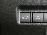 後ろが狭くてもサッと積める。途中で止められる安心のバックドア。後ろの駐車スペースが狭い時に重宝しますよ♪