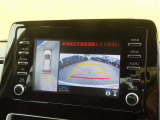 バックカメラの他に上から見下ろしたような画像が見れるアラウンド(全方位)モニター。前後左右を把握できます!