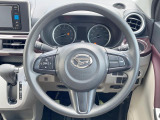 インテリアに合わせたデザインのステアリングは、運転される方のことも考え、運転しやすい形状、大きさです。是非一度、実際に触ってお確かめください。
