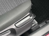 ゆったりと座れる運転席シートですのでストレスなく運転が出来ますよ!