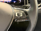 液晶モニターとオーディオの操作ボタンです。