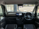 視界も広く見切りも良好で運転しやすいですよ。フロントガラスとフロントドアガラスは紫外線を約99%もカットしてくれます。