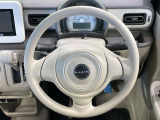 インテリアに合わせたデザインのステアリングは、運転される方のことも考え、運転しやすい形状、大きさです。是非一度、実際に触ってお確かめください。