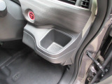 運転席右側のドリンクホルダーです。